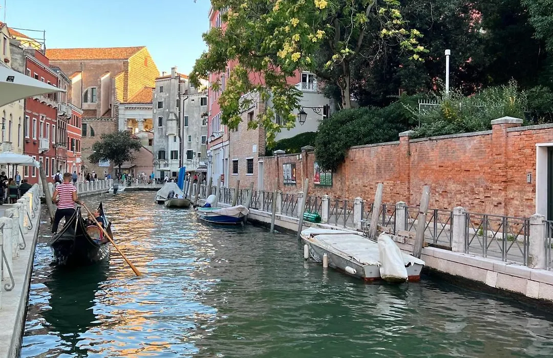 Venice Luxury Suite - Private Jacuzzi And Design-1