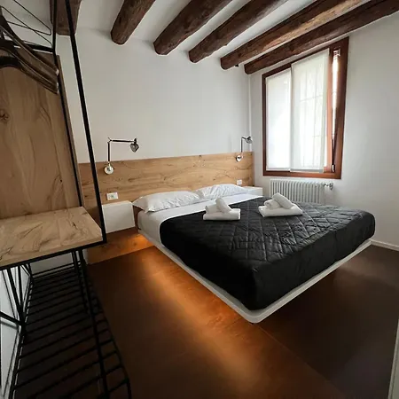 Venice Luxury Suite - Private Jacuzzi And Design-3